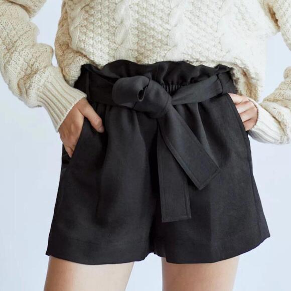 Aritzia Pants - Wilfred Paperbag Short - Black  - 00